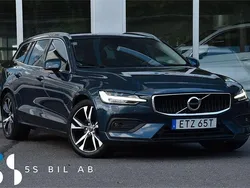 Mörkblå (blå) Begagnad 2021 Volvo V60 Kombi | 274 900 kr (Marknadspris)