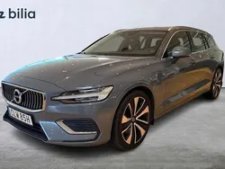 Grå Begagnad 2022 Volvo V60 Pro Kombi | 319 900 kr (Marknadspris)