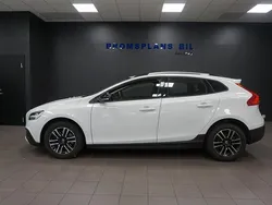 Vit Begagnad 2019 Volvo V40 CC Momentum Kombi | 194 500 kr (Marknadspris)