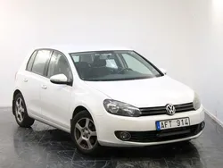 Vit Begagnad 2012 VW Golf Halvkombi | 59 900 kr (Marknadspris)