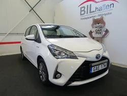 Vit Begagnad 2019 Toyota Yaris Hybrid Active Halvkombi | 109 000 kr (Marknadspris)