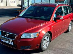 Röd Begagnad 2009 Volvo V50 Momentum Kombi | 39 900 kr (Marknadspris)