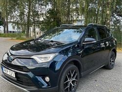 Blå Begagnad 2017 Toyota RAV4 Hybrid Active SUV | 199 000 kr (Marknadspris)