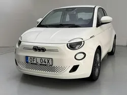 Vit Begagnad 2022 Fiat 500e | 169 000 kr