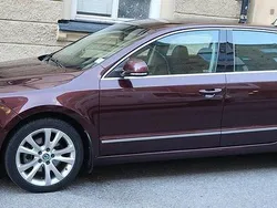 Röd Begagnad 2009 Skoda Superb Elegance Halvkombi | 58 900 kr (Marknadspris)