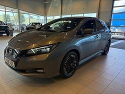 Grå Begagnad 2022 Nissan Leaf 360º Halvkombi | 184 999 kr (Marknadspris)