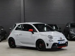 Grå Begagnad 2021 Abarth 595 Pista Halvkombi | 179 900 kr (Marknadspris)