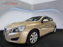 Ljusbrun Begagnad 2011 Volvo V60 Momentum Kombi | 69 900 kr (Marknadspris)