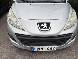 Grå Begagnad 2009 Peugeot 207 Halvkombi | 16 900 kr (Marknadspris)