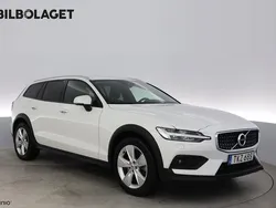 Vit Begagnad 2022 Volvo V60 CC Kombi | 354 800 kr (Marknadspris)