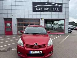 Mörkröd Begagnad 2011 Toyota Verso Minibuss | 69 000 kr (Marknadspris)