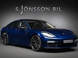 Mörkblå (gentian blue metallic) Begagnad 2021 Porsche Panamera 4 Sedan | 849 000 kr (Lite dyr)