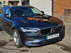Blå Begagnad 2018 Volvo V90 Momentum Kombi | 212 000 kr (Marknadspris)