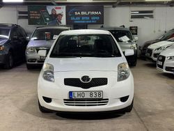 Vit Begagnad 2006 Toyota Yaris Halvkombi | 19 900 kr (Marknadspris)