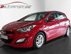 Röd Begagnad 2013 Hyundai i30 Premium Halvkombi | 53 900 kr (Marknadspris)