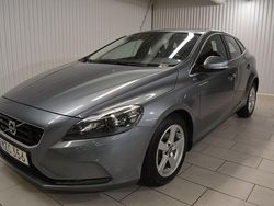 Grå Begagnad 2015 Volvo V40 Kombi | 119 000 kr (Marknadspris)