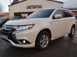 Vit pärla met Begagnad 2017 Mitsubishi Outlander Edition SUV | 199 900 kr (Marknadspris)