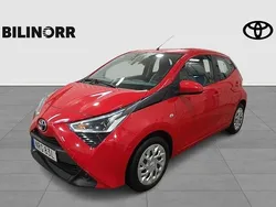 Röd Begagnad 2021 Toyota Aygo X-play Halvkombi | 124 900 kr (Marknadspris)