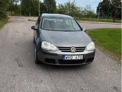 Grå Begagnad 2005 VW Golf IV Trendline Halvkombi | 25 000 kr (Marknadspris)