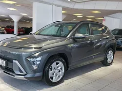 Grå Begagnad 2023 Hyundai Kona Essential SUV | 259 900 kr (Bra pris)