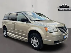 Ljusbrun (silver) Begagnad 2010 Chrysler Town & Country Minibuss | 89 900 kr