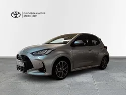 Silver Begagnad 2024 Toyota Yaris Hybrid Style Halvkombi | 279 800 kr (Marknadspris)