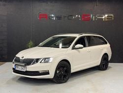 Vit Begagnad 2018 Skoda Octavia Kombi | 129 000 kr (Marknadspris)