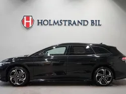 Svart Begagnad 2025 VW ID.7 GTX Sedan | 609 800 kr (Marknadspris)