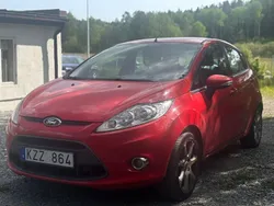 Röd Begagnad 2011 Ford Fiesta Titanium Halvkombi | 48 500 kr (Marknadspris)