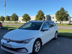 Vit Begagnad 2023 VW Golf VIII Kombi | 279 900 kr (Marknadspris)