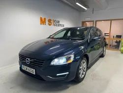 Blå Begagnad 2014 Volvo V60 Momentum Kombi | 109 800 kr (Marknadspris)
