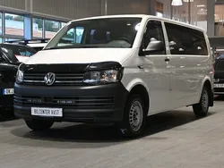 Vit Begagnad 2018 VW Caravelle Comfortline Minibuss | 299 000 kr (Marknadspris)