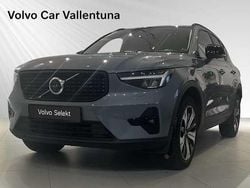 Grå Begagnad 2023 Volvo XC40 Plus SUV | 399 900 kr (Marknadspris)
