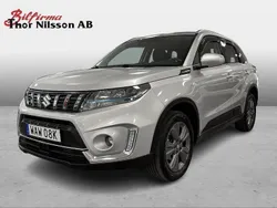 Grå (silky silver 2 (m)) Begagnad 2023 Suzuki Vitara SUV | 249 500 kr (Marknadspris)
