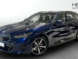 Blå (blue) Begagnad 2025 BMW 530e Comfort Edition Kombi | 734 700 kr (Marknadspris)