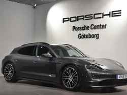 Grå (grey) Begagnad 2023 Porsche Taycan Sport Turismo Sedan | 799 000 kr (Marknadspris)