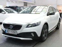 Vit Begagnad 2015 Volvo V40 CC Momentum Kombi | 159 900 kr (Marknadspris)