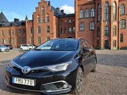Svart Begagnad 2015 Toyota Auris Hybrid Kombi | 110 000 kr (Marknadspris)