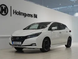 Vit (pearl white) Begagnad 2022 Nissan Leaf N-Connecta Halvkombi | 179 900 kr (Marknadspris)