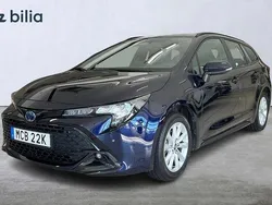 Blå Begagnad 2024 Toyota Corolla Active Kombi | 319 900 kr (Marknadspris)