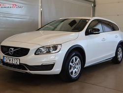 Vit Begagnad 2016 Volvo V60 CC Momentum Kombi | 199 900 kr (Marknadspris)