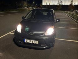 Grå Begagnad 2014 Toyota Aygo Halvkombi | 35 000 kr (Marknadspris)