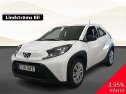 Vit Begagnad 2022 Toyota Aygo X X-play SUV | 164 000 kr (Marknadspris)