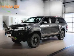 Mörkgrå (grå) Begagnad 2017 Toyota HiLux Premium Pickup | 398 800 kr (Dyr)