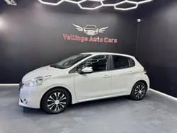 Vit Begagnad 2015 Peugeot 208 Halvkombi | 89 900 kr
