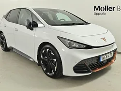 Vit (glacial white metallic) Begagnad 2025 Cupra Born e-Boost Halvkombi | 379 900 kr (Lite dyr)