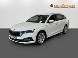 Vit Begagnad 2021 Skoda Octavia Style Kombi | 259 900 kr (Marknadspris)