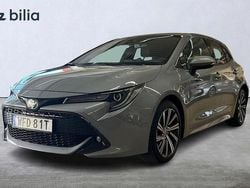Grå Begagnad 2022 Toyota Corolla Hybrid Style Halvkombi | 244 900 kr (Marknadspris)