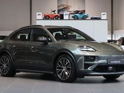 Mörkgrå Begagnad 2024 Porsche Macan Turbo SUV | 1 195 000 kr