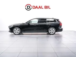 Svart Begagnad 2018 Volvo V60 Momentum Kombi | 214 700 kr (Marknadspris)